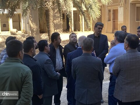 بازدید برزین ضرغامی مدیر عامل صندوق احیا و بهره برداری از اماکن تاریخی و فرهنگی و هیئت همراه از مجموعه چرخاب اردکان