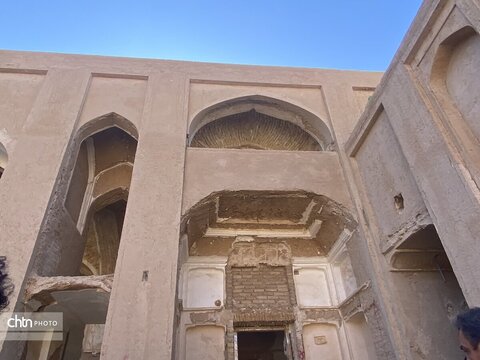 بازدید برزین ضرغامی مدیر عامل صندوق احیا و بهره برداری از اماکن تاریخی و فرهنگی و هیئت همراه از مجموعه چرخاب اردکان