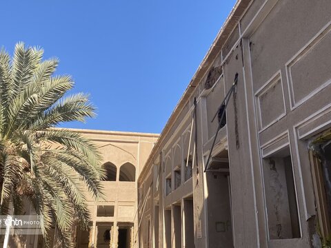 بازدید برزین ضرغامی مدیر عامل صندوق احیا و بهره برداری از اماکن تاریخی و فرهنگی و هیئت همراه از مجموعه چرخاب اردکان