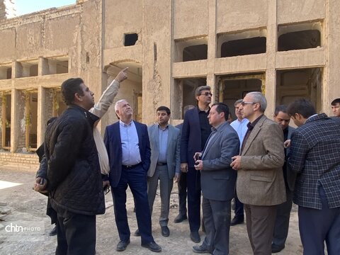 بازدید برزین ضرغامی مدیر عامل صندوق احیا و بهره برداری از اماکن تاریخی و فرهنگی و هیئت همراه از مجموعه چرخاب اردکان