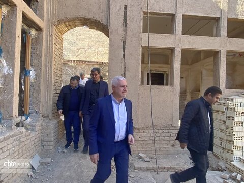 بازدید برزین ضرغامی مدیر عامل صندوق احیا و بهره برداری از اماکن تاریخی و فرهنگی و هیئت همراه از مجموعه چرخاب اردکان