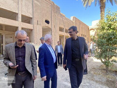 بازدید برزین ضرغامی مدیر عامل صندوق احیا و بهره برداری از اماکن تاریخی و فرهنگی و هیئت همراه از مجموعه چرخاب اردکان