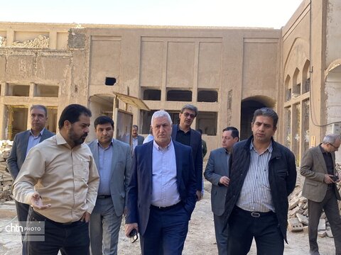 بازدید برزین ضرغامی مدیر عامل صندوق احیا و بهره برداری از اماکن تاریخی و فرهنگی و هیئت همراه از مجموعه چرخاب اردکان