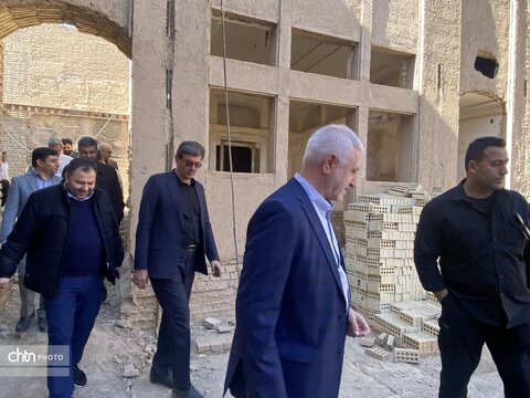 بازدید برزین ضرغامی مدیر عامل صندوق احیا و بهره برداری از اماکن تاریخی و فرهنگی و هیئت همراه از مجموعه چرخاب اردکان