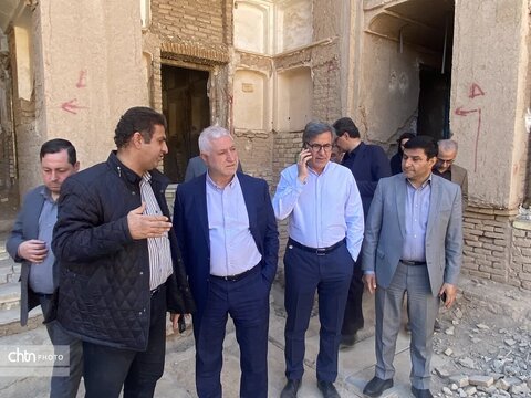 بازدید برزین ضرغامی مدیر عامل صندوق احیا و بهره برداری از اماکن تاریخی و فرهنگی و هیئت همراه از مجموعه چرخاب اردکان