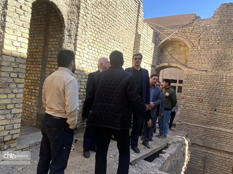 بازدید برزین ضرغامی مدیر عامل صندوق احیا و بهره برداری از اماکن تاریخی و فرهنگی و هیئت همراه از مجموعه چرخاب اردکان