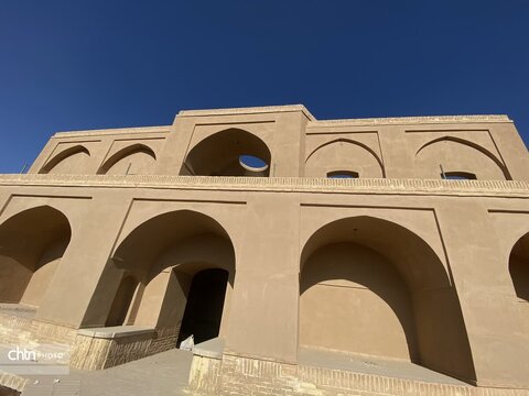 بازدید برزین ضرغامی مدیر عامل صندوق احیا و بهره برداری از اماکن تاریخی و فرهنگی و هیئت همراه از مجموعه حجت آباد وزیر