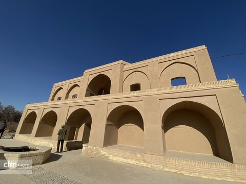 بازدید برزین ضرغامی مدیر عامل صندوق احیا و بهره برداری از اماکن تاریخی و فرهنگی و هیئت همراه از مجموعه حجت آباد وزیر