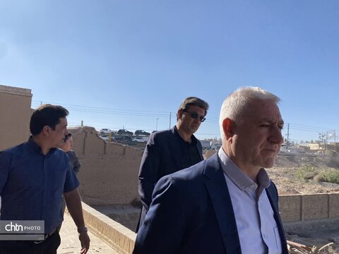 بازدید برزین ضرغامی مدیر عامل صندوق احیا و بهره برداری از اماکن تاریخی و فرهنگی و هیئت همراه از مجموعه حجت آباد وزیر