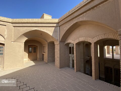 بازدید برزین ضرغامی مدیر عامل صندوق احیا و بهره برداری از اماکن تاریخی و فرهنگی و هیئت همراه از مجموعه حجت آباد وزیر