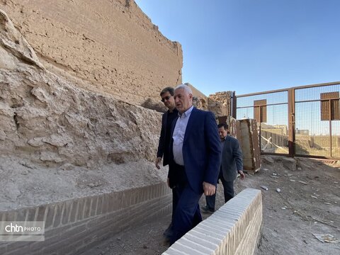 بازدید برزین ضرغامی مدیر عامل صندوق احیا و بهره برداری از اماکن تاریخی و فرهنگی و هیئت همراه از مجموعه حجت آباد وزیر
