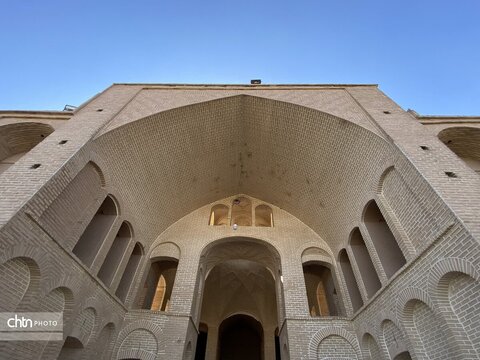 بازدید برزین ضرغامی مدیر عامل صندوق احیا و بهره برداری از اماکن تاریخی و فرهنگی و هیئت همراه از مجموعه حجت آباد وزیر