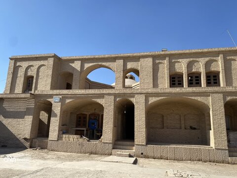 بازدید برزین ضرغامی مدیر عامل صندوق احیا و بهره برداری از اماکن تاریخی و فرهنگی و هیئت همراه از مجموعه حجت آباد وزیر