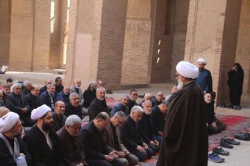 نماز طلب باران در مسجد جامع تاریخی ورامین اقامه شد