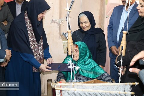 روز سوم سفر مریم جلالی به خراسان شمالی | روستای ملی چادرشب‌بافی روئین