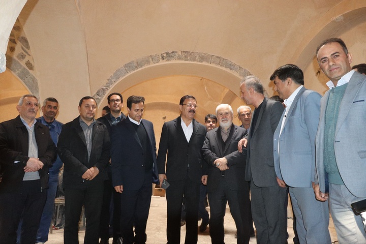 بازدید دارابی از حمام تاریخی نوبهار عجب‌شیر