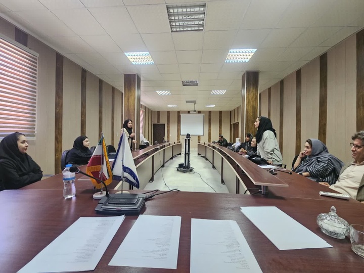 کارگاه مهارت‌های روان‌شناختی و حرفه‌ای صنعتگران گامی مؤثر در توانمندسازی فعالان صنایع‌دستی صحنه