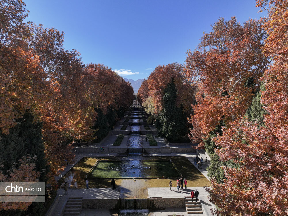 خودنمایی باغ شاهزاده ماهان در تن‌پوش پاییز