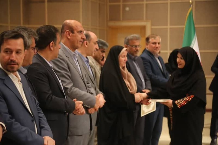 تجلیل از رئیس اداره میراث‌فرهنگی، گردشگری و صنایع‌دستی شیراز به عنوان مدیر پژوهشی برتر استان فارس