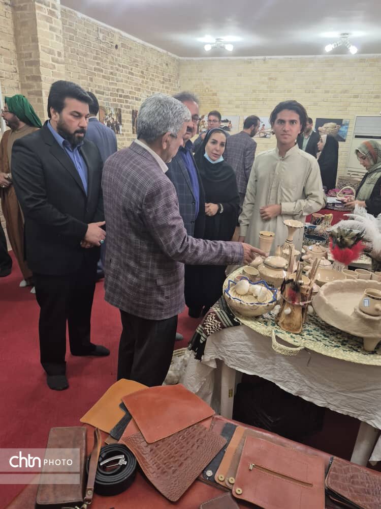 برگزاری نمایشگاه صنایع‌دستی در شهرستان کارون به مناسبت هفته بسیج