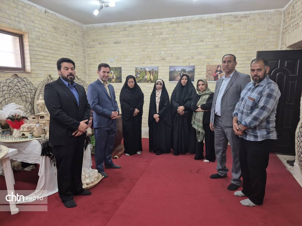 برگزاری نمایشگاه صنایع‌دستی در شهرستان کارون به مناسبت هفته بسیج