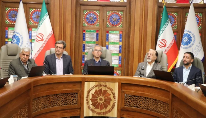 بررسی راهکارهای توسعه پایدار گردشگری در اتاق فکر گردشگری استان یزد