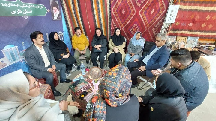 نشست‌های تخصصی صنایع دستی استان فارس در نمایشگاه دستاوردهای پژوهش و فناوری برگزار شد