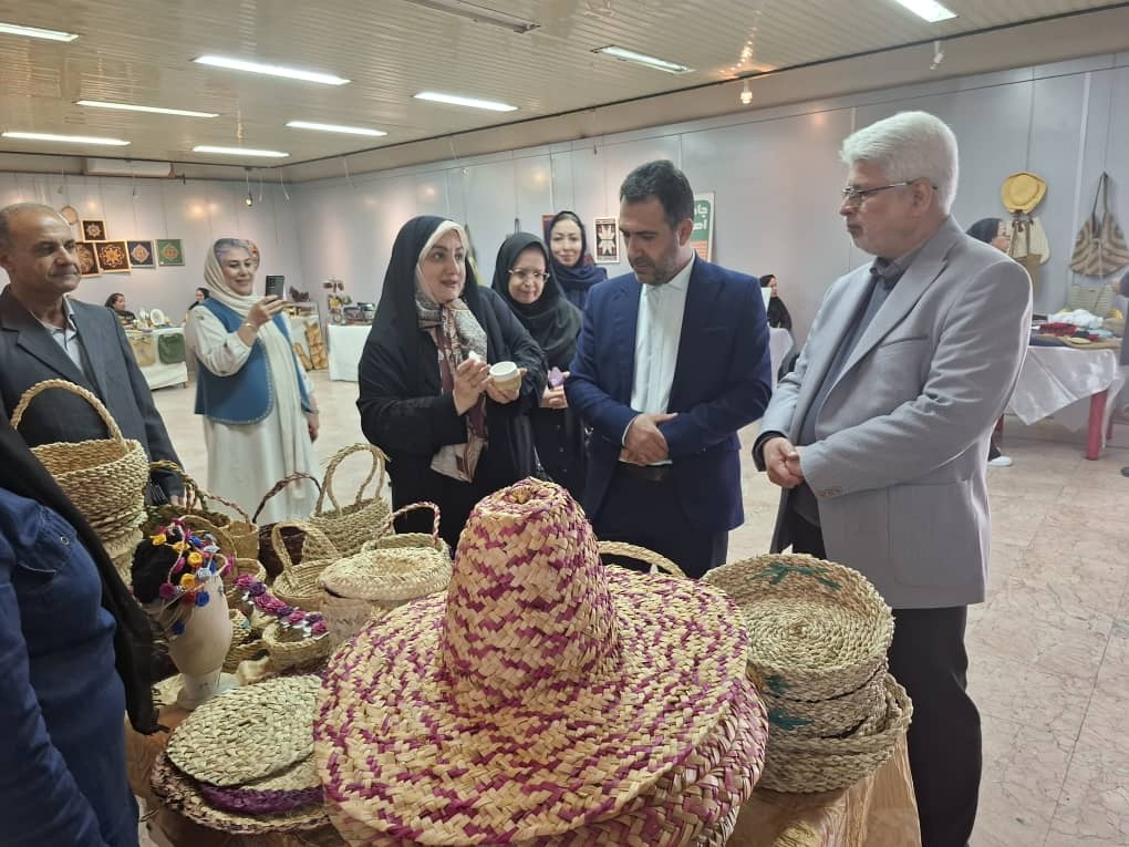 برگزاری نمایشگاه صنایع‌دستی در شهر رشت