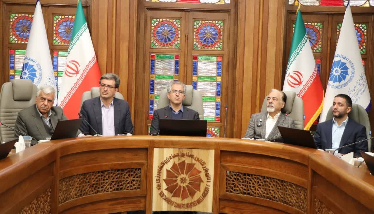 بررسی راهکارهای توسعه پایدار گردشگری در اتاق فکر گردشگری استان یزد