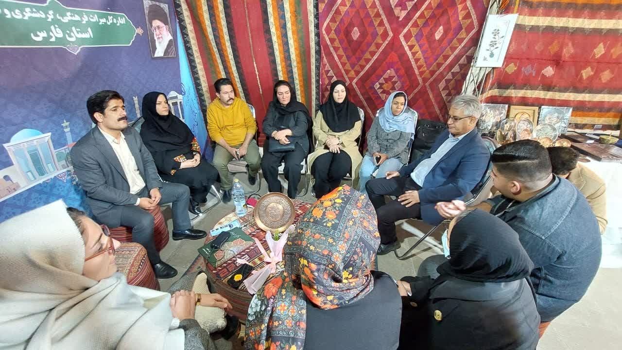 نشست‌های تخصصی صنایع دستی استان فارس در نمایشگاه دستاوردهای پژوهش و فناوری برگزار شد