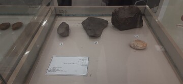 حضور فعال اداره‌کل میراث‌فرهنگی خراسان جنوبی در نمایشگاه پژوهش/ نمایش ابزار سنگی ۵۰۰ هزارساله در بیرجند