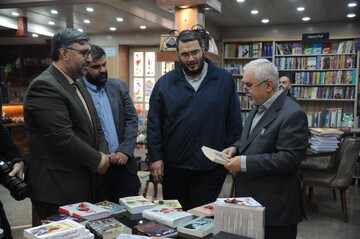 بازدید علی دارابی از حوزه هنری/ ضرورت تأسیس موزه هنر انقلاب اسلامی