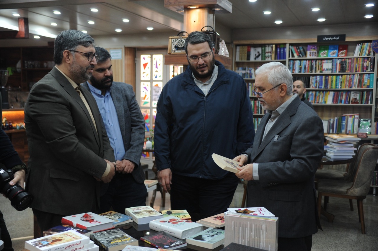 بازدید علی دارابی از حوزه هنری/ ضرورت تأسیس موزه هنر انقلاب اسلامی