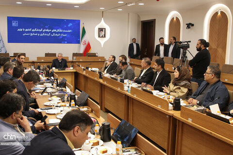 نشست تشکل‌های حرفه‌ای گردشگری با وزیر میراث فرهنگی، گردشگری و صنایع دستی