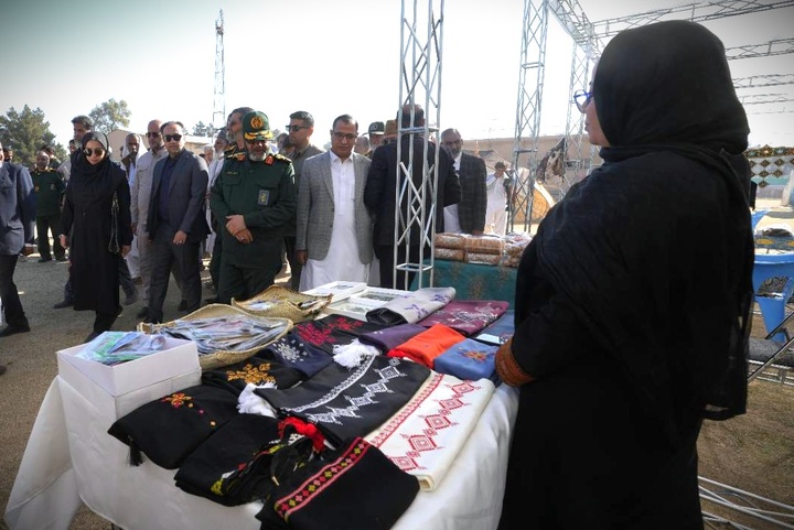 بازدید معاون هماهنگ‌کننده سازمان بسیج کشور از غرفه میراث‌فرهنگی سیستان وبلوچستان