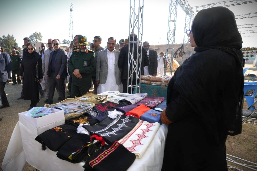 بازدید معاون هماهنگ‌کننده سازمان بسیج کشور از غرفه میراث‌فرهنگی سیستان وبلوچستان