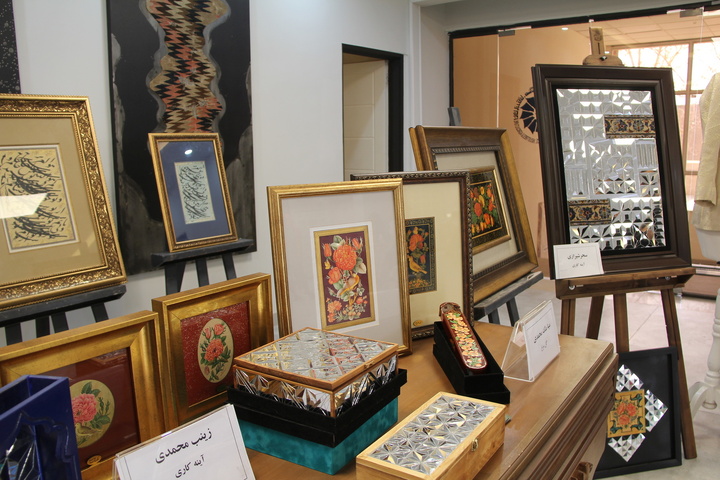 نمایشگاه محصولات شرکت‌های دانش‌بنیان و کارآفرینان در اتاق بازرگانی