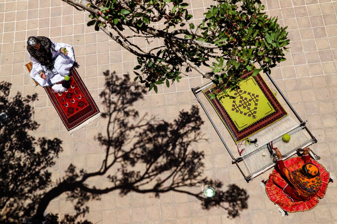 خراسان جنوبی درخشان در تار و پود هنر ایران/ صدور بیش از ۲ هزار مجوز صنایع‌دستی در گروه بافته‌های داری و غیرداری