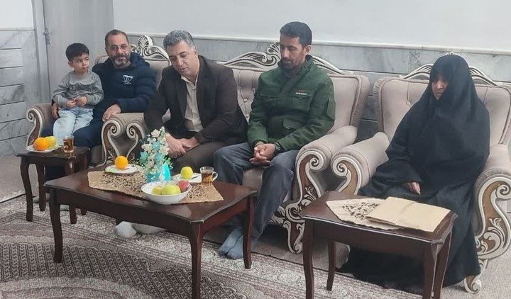 تکریم خانواده‌های معظم شهدا در جاجرم هم‌زمان با وفات حضرت ام‌البنین(س)