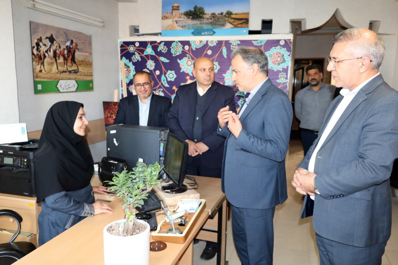 تجلیل از همکار توان‌یاب اداره‌کل به مناسبت روز افراد دارای معلولیت