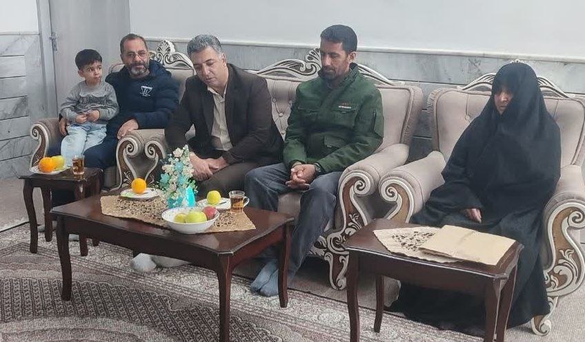 تکریم خانواده‌های معظم شهدا در جاجرم هم‌زمان با وفات حضرت ام‌البنین(س)