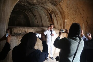 بازدید خبرنگاران از کارگاه‌های مرمت بناها در مجموعه تاریخی تخت جمشید