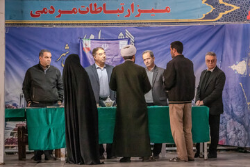 برپایی میز ارتباط مردمی اداره‌کل میراث‌فرهنگی همدان در نماز جمعه