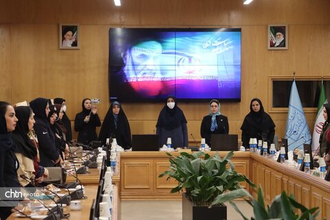 نشست کار آفرینان حوزه گردشگری وصنایع دستی در آستانه روز زن