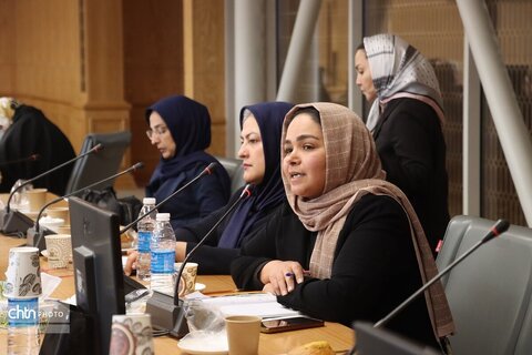 نشست کار آفرینان حوزه گردشگری وصنایع دستی در آستانه روز زن