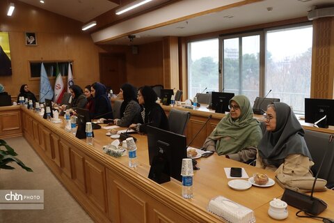 نشست کار آفرینان حوزه گردشگری وصنایع دستی در آستانه روز زن