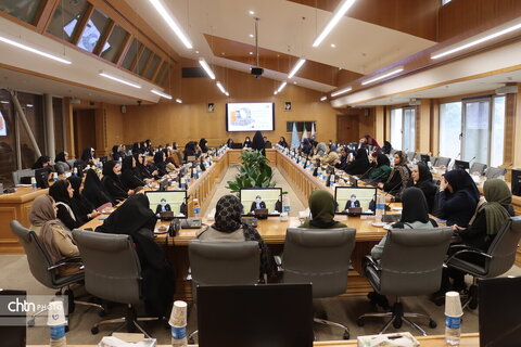 نشست کار آفرینان حوزه گردشگری وصنایع دستی در آستانه روز زن