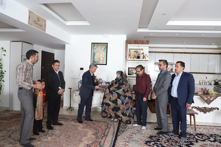 تجلیل مدیرکل میراث‌فرهنگی از مقام مادران شهدا