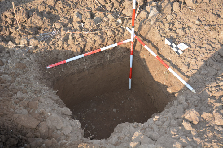 خط عرصه و حریم تپه باستانی در علی‌آبادکتول مشخص شد