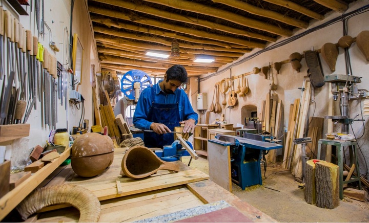 اقتصاد سبز با ریشه‌های سنتی؛ چوب و حصیر، سومین قطب صنایع‌دستی خراسان جنوبی
